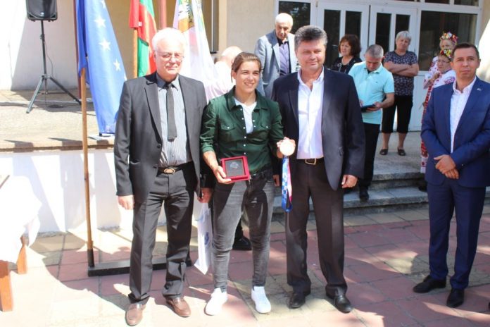 Областният управител поздрави Тайбе Юсеин