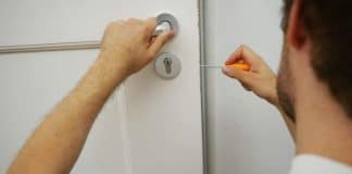 Заключена врата