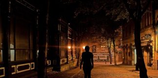 Жена, тъмна улица