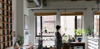 Жена. Работа от вкъщи.