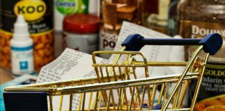 Хранителен магазин, количка, стоки