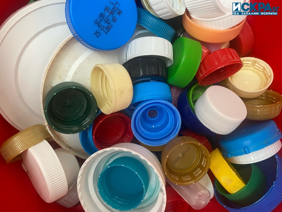 За пореден път беше събрано огромно количества капачки и пластмасови