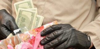 Кражба, пари
