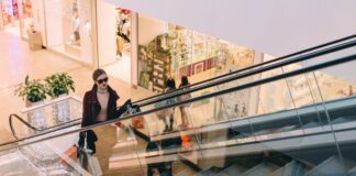 Мол, търговски център