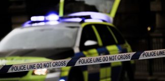 Полиция, полицейска лента, нападение, нож, оръжие