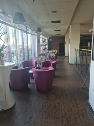 Празно заведение