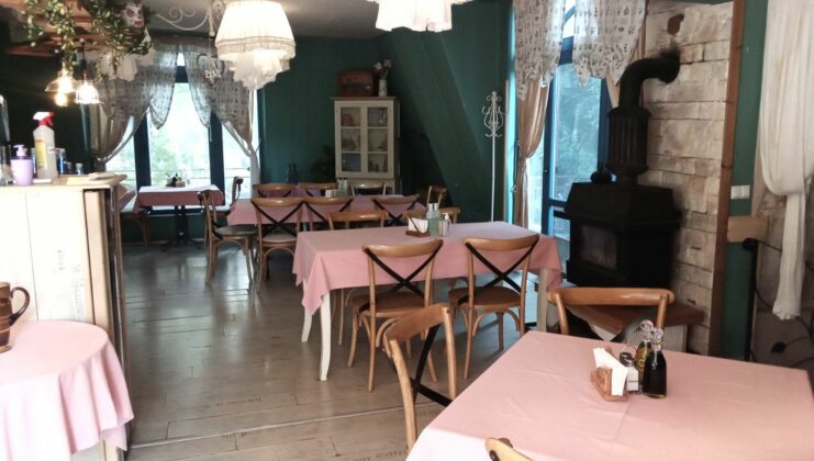 Празно заведение