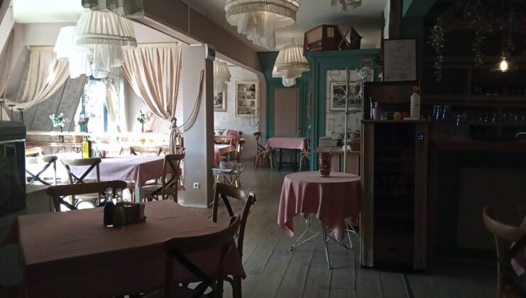 Празно заведение