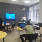 Преподавател и ученици