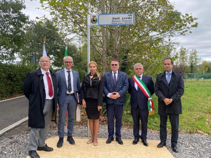 Улица "Васил Левски" в Италия