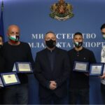 Медалистите от Будва с почетни плакети от ММС