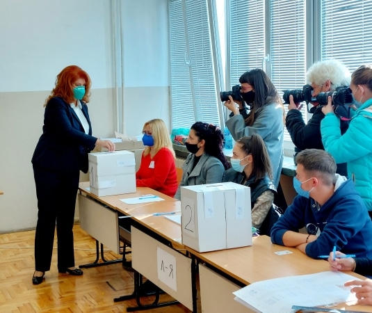 Илияна Йотова