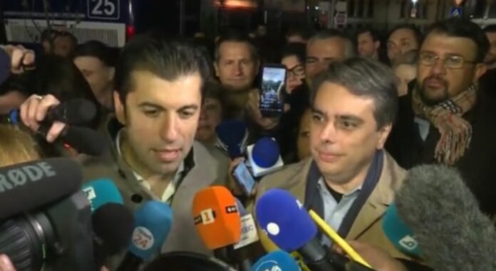 Кирил Петков и Асен Василев дават брифинг