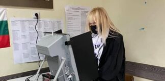 Лили Иванова гласува