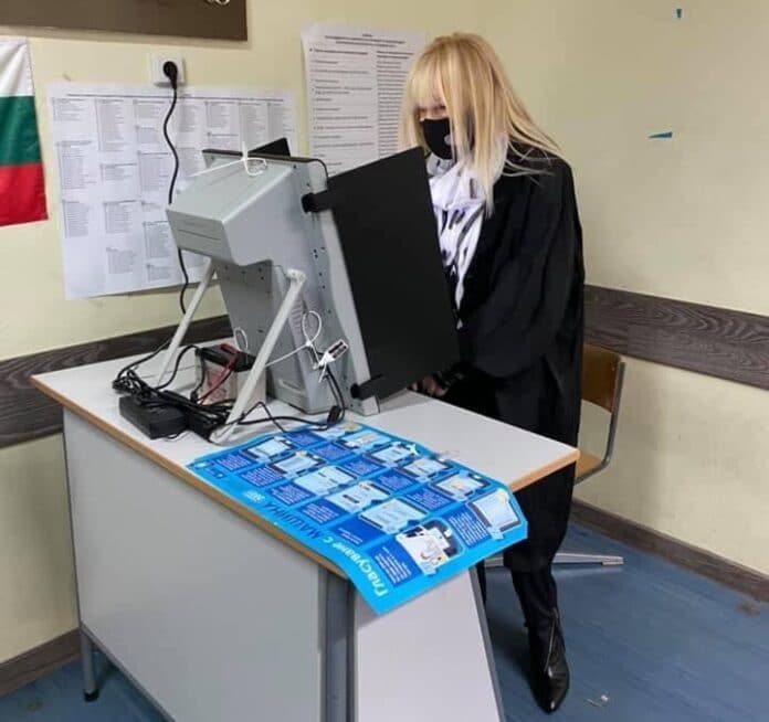 Лили Иванова гласува