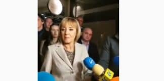 Мая Манолова дава брифинг