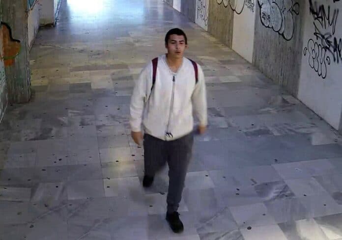 Издирван младеж