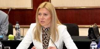 Заместник-министърът на транспорта, информационните технологии и съобщенията Нели Андреева