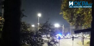 Полицейски автомобили са направили блокада