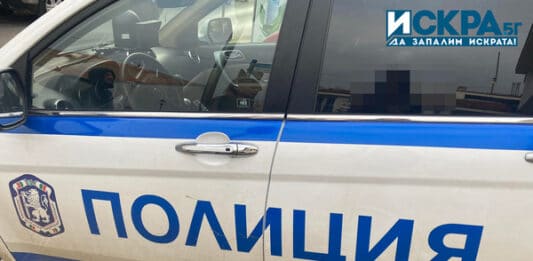 Полицейски патрулен автомобил, полиция, задържани, задържан, арестуван, арестувани, катастрофа