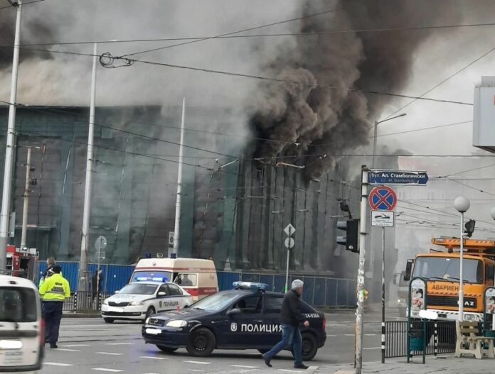 Пожар в бившето "Син Сити"