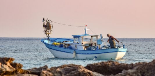 Рибарска лодка.