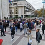 Родителска среща пред Община Бургас