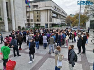 Родителска среща пред Община Бургас