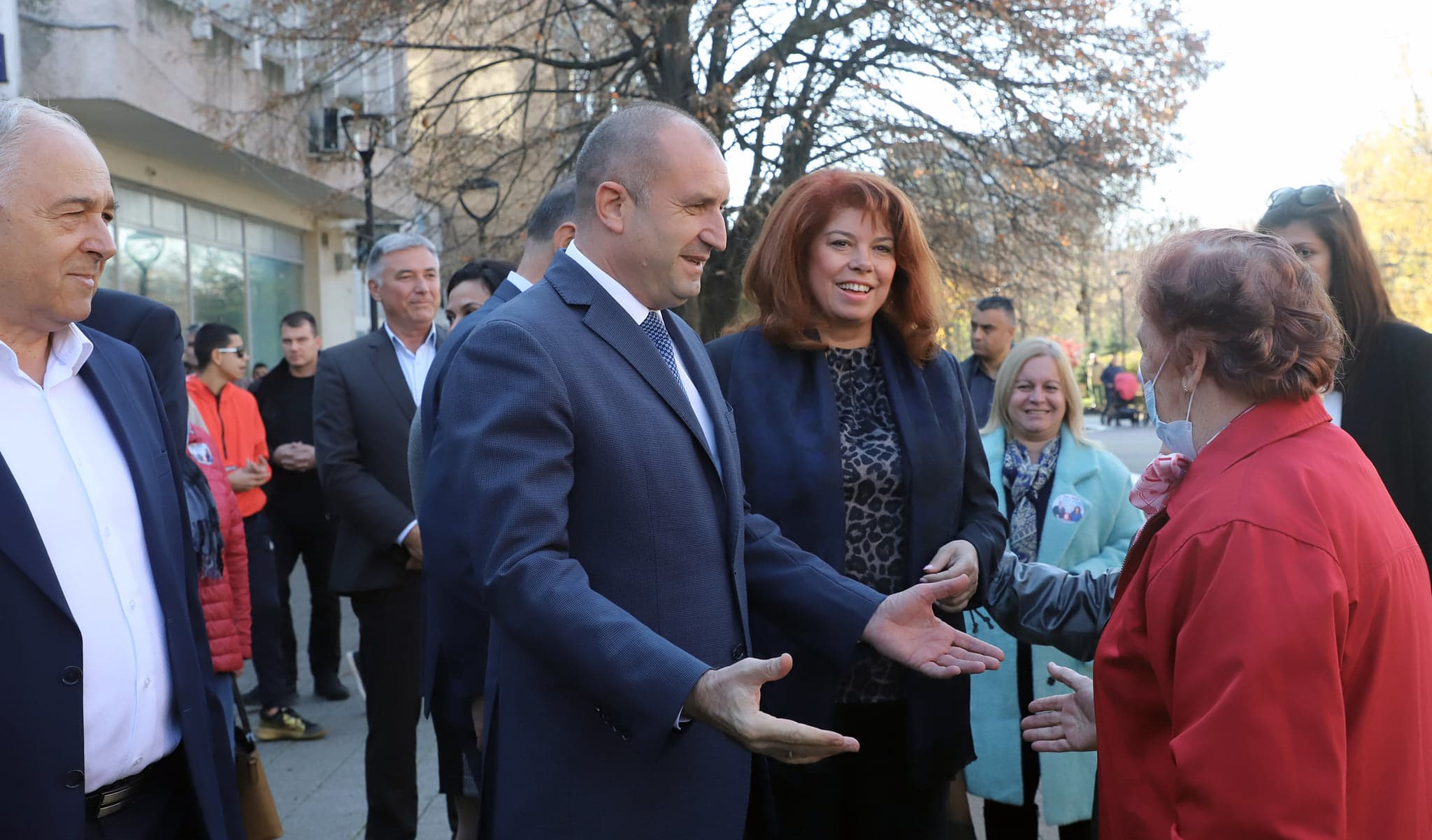 Днес от 18 00 часа президентът на Република България Румен Радев