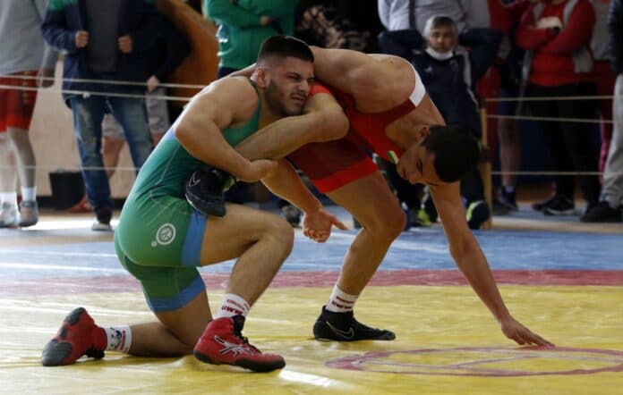 Стилиян Илиев (в зелено)