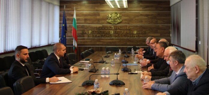 Работна среща между министър Караджов и представители на строителния сектор