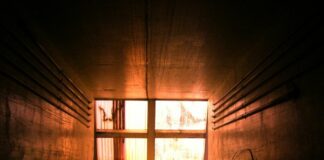 Асансьорна шахта