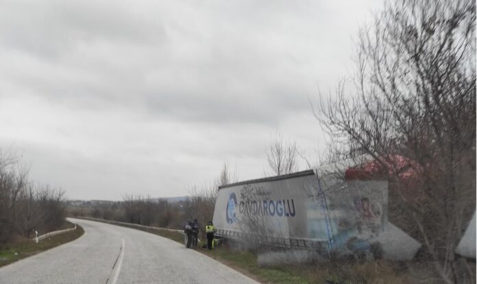 Аварирал тежкотоварен автомобил