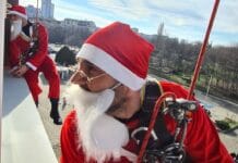 Дядо Коледа зарадва децата в УМБАЛ-Бургас