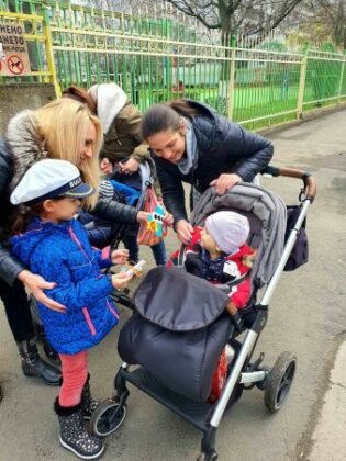 Децата от група "Златна рибка" с изненада към бургазлии