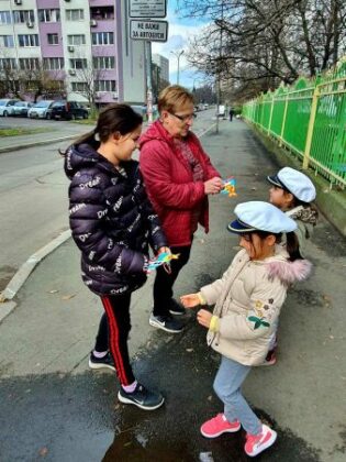 Децата от група "Златна рибка" с изненада към бургазлии