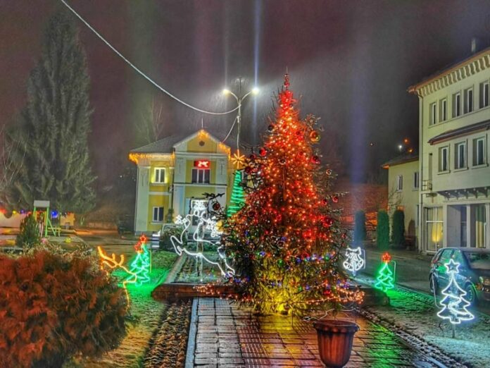 Коледна украса в Плачковци
