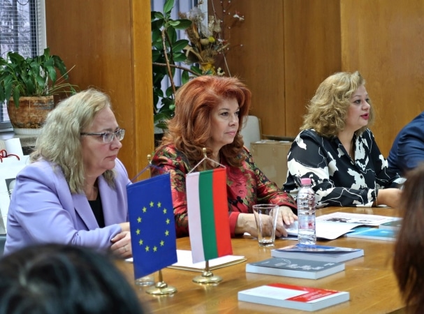 Илияна Йотова