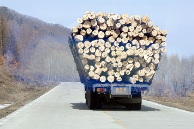 Камион, дърва