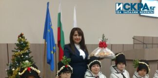Малки коледарчета в ОбС-Бургас