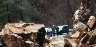 Паднали камъни край Девин