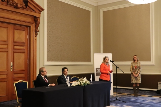 Подписване на споразумение