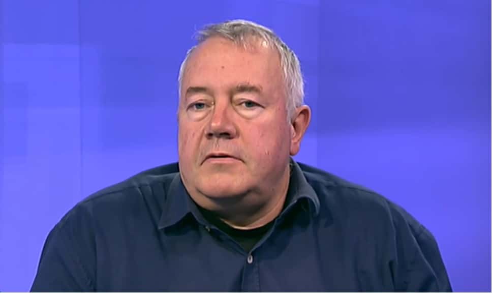 В момента нямаме тази фигура на джентълмена на български –