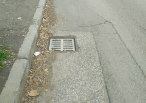 Поставен капак на шахта