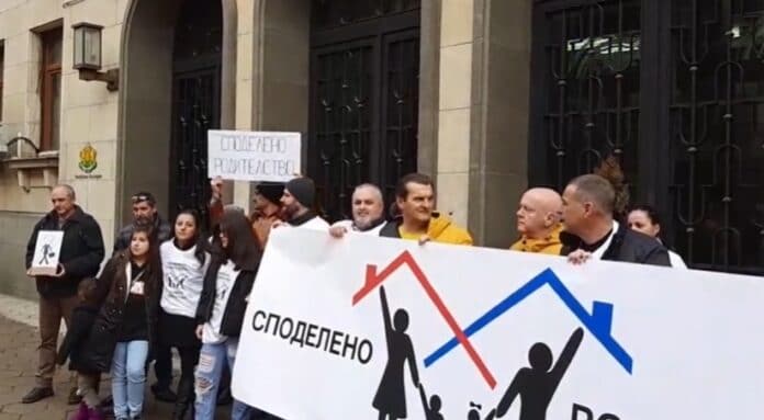 Протест на родители в София