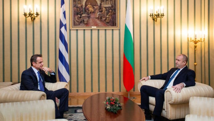 Среща между премиера на Гърция Кириакос Мицотакис и президента Румен Радев