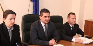 Радостин Василев (в средата)