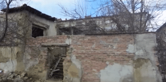 Разрушена къща