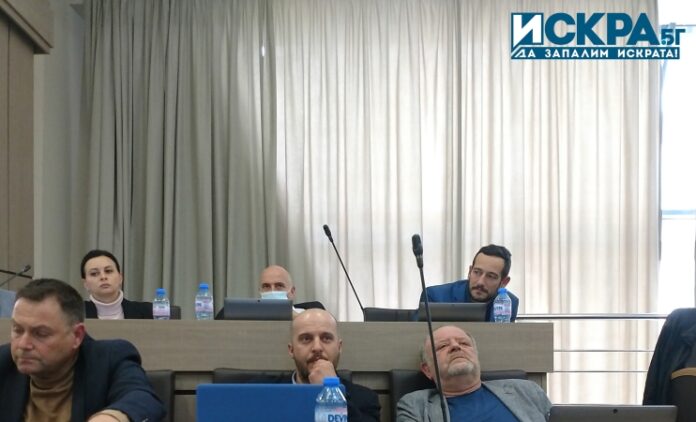 Росен Топкаров (в средата)