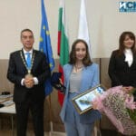 Кметът Димитър Николов, олимпийската шампионка Стефани Кирякова и областният управител Мария Нейкова